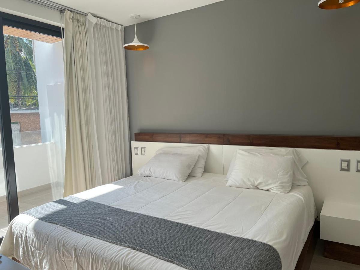 Apartamento One Block From The Beach! *