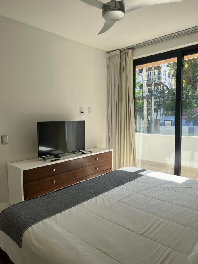 One Block From The Beach! Apartment *