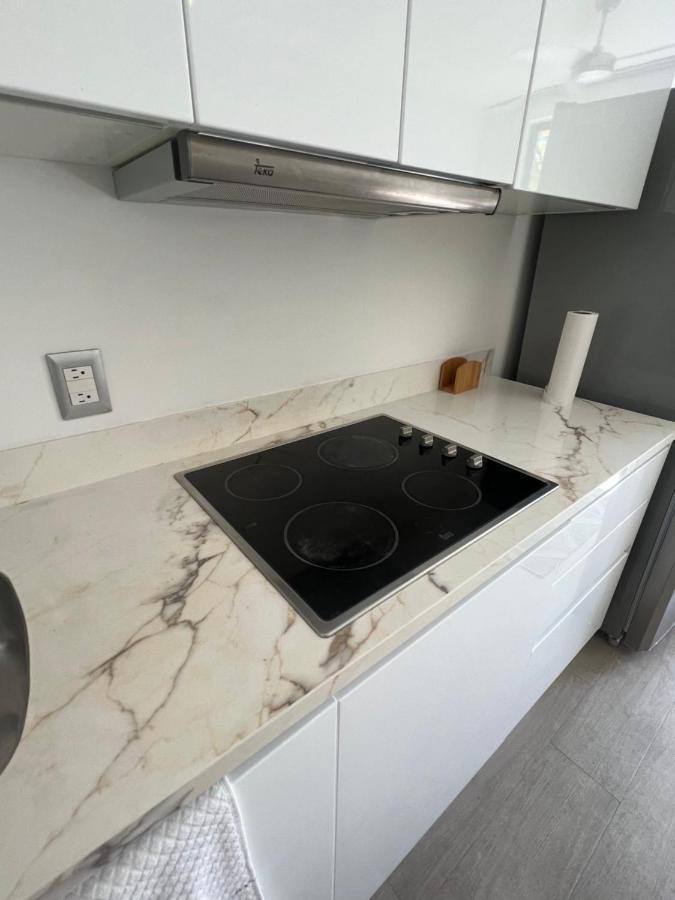 One Block From The Beach! Apartment *